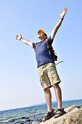 포토 JPG 해외이미지 1 라이프스타일 남자 행복 무기 스포츠 여행 배낭 자연 성공 산 건강 한명 들기 사람 성인 야외 여름 하이킹 자유 오픈 자신감 중앙 정상 배낭여행 싱글 기르기 무료 백패커 패기 하이커 해외202004 해외포토 계절 감정 컨셉 가방 모션 레저 생활 생태계 돌봄 파일형식 이미지허브