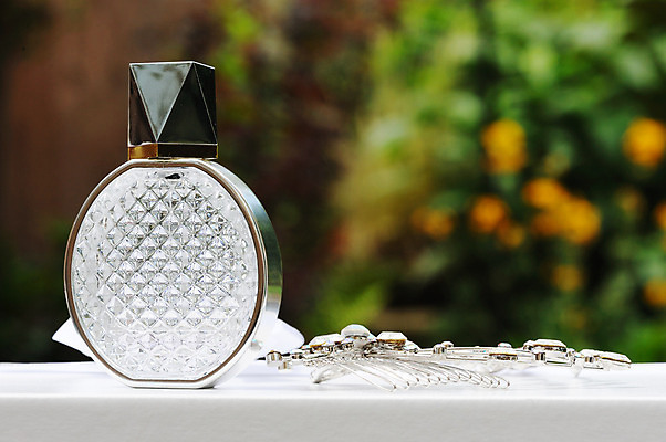 포토 JPG 해외이미지 전통 디자인 여자 결혼 사람없음 장식 유행 액체 고급 우아함 향수 묘사 향기 분무기 해외202004 해외포토 컨셉 사람 이벤트 화장품 냄새 파일형식 이미지허브