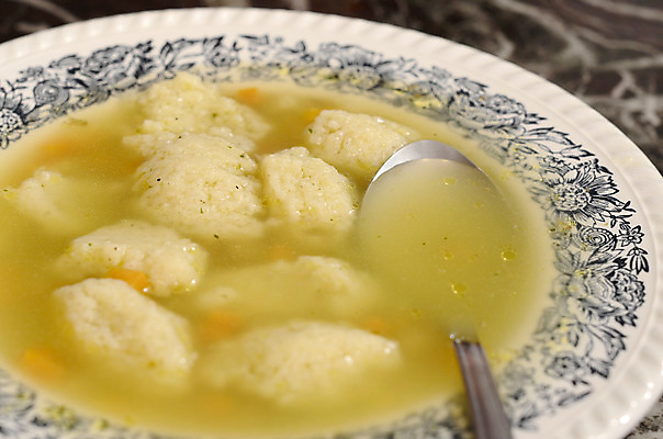 포토 JPG 해외이미지 문화 음식 공 휴가 파슬리 요리 사람없음 가로 사진촬영 식사 치킨 당근 면 사발 닫기 수프 주식 큼 반죽 신성 유대인 식품점 유월절 핸드메이드 안락 해외202004 해외포토 컨셉 채소 모션 뿌리채소 금융 상점 촬영 사기그릇 크기 닭고기요리 파일형식 이미지허브