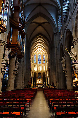 포토 JPG 해외이미지 유럽 종교 십자가 의자 건축양식 창문 유리 실내 사람없음 내부 건물 장식 성당 교회 믿음 수확 바위 기둥 얼룩 사찰 재산 성자 큼 천장 아치 벨기에 신성 고딕 로마인 바실리카 브뤼셀 신앙심 옛날 해외202004 해외포토 건축물 건축 감정 나라 가구 농업 종교건축 재질 인종 금융 돌_바위 크기 서유럽 파일형식 이미지허브
