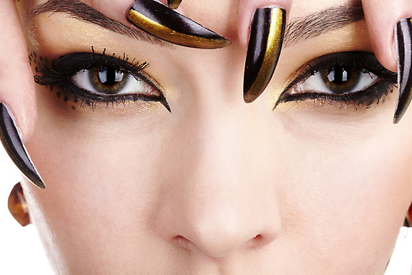 포토 JPG 해외이미지 응시 여자 컨셉 손가락 실내 한명 근접촬영 성인 앞모습 신체부위 네일아트 손톱 흰배경 눈화장 페이스페인팅 성인여자한명만 해외202004 해외포토 1 손 시선 뷰포인트 백그라운드 사람 내부 화장 뷰티 흰색 여자한명만 성인여자만 파일형식 이미지허브