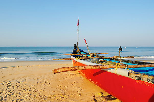 포토 JPG 해외이미지 아시아 모래 파도 바다 여행 자연 하늘 낚시 항해 풍경 사람없음 야외 목재 물 여름 파란색 모래사장 태양 침묵 만 보트 포트 석호 옛날 이국적 수평선 해외202004 해외포토 자연요소 나무 계절 나라 컬러 배_교통 재료 레저 소리 생태계 파일형식 이미지허브