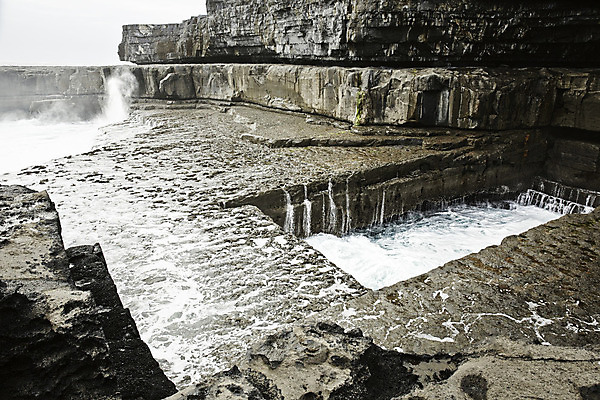 포토 JPG 해외이미지 파도 바다 섬 자연 하늘 휴가 파노라마 풍경 사람없음 야외 파란색 거품 바위 성 황무지 투표 암초 아일랜드 선사시대 터키석 해외202004 해외포토 건축물 유럽 컬러 촬영기법 돌_바위 역사 보석 선거 생태계 파일형식 이미지허브