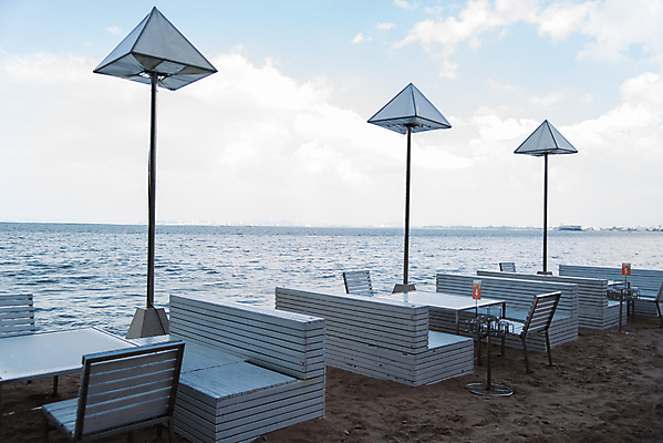 포토 JPG 해외이미지 계절 아시아 바다 여행 의자 탁자 하늘 휴식 텐트 사람없음 물 파란색 식당 해외202004 해외포토 자연요소 나라 컬러 가구 컨셉 캠핑도구 상점 파일형식 이미지허브