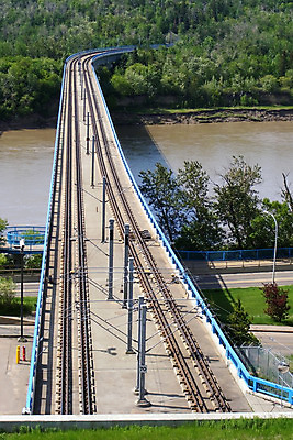 포토 JPG 해외이미지 선 여행 이동 비즈니스 교통시설 모션 추상 항해 사람없음 빛 기차 도시 전철 승차 속도 통로 출퇴근 장면 승객 대도시 엔진 일반 건너기 방법 선로 직진 철강 통근 해외202004 해외포토 육상교통 교통 컨셉 무늬 배_교통 대중교통 시설 출근 파일형식 이미지허브