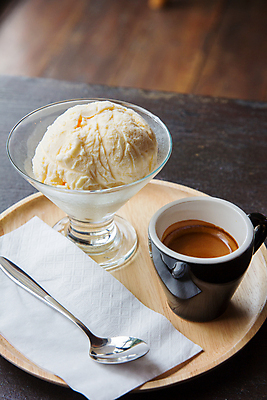 포토 JPG 해외이미지 아이스크림 디저트 실내 사람없음 에스프레소 아포카토 해외202004 해외포토 커피 음식 내부 파일형식 이미지허브