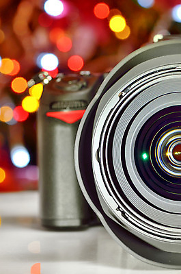 포토 JPG 해외이미지 직업 계절 크리스마스 겨울 신체 유리 휴가 전등 취미 사람없음 세트 산타클로스 반사 카메라 상점 디지털 스크린 검은색 장비 기구 축하 잡기 원형 구멍 큼 사진사 그림 고립 제어 필터 해외202004 해외포토 도형 기념일 컬러 컨셉 모션 재질 조명 전자제품 크기 작가 파일형식 이미지허브