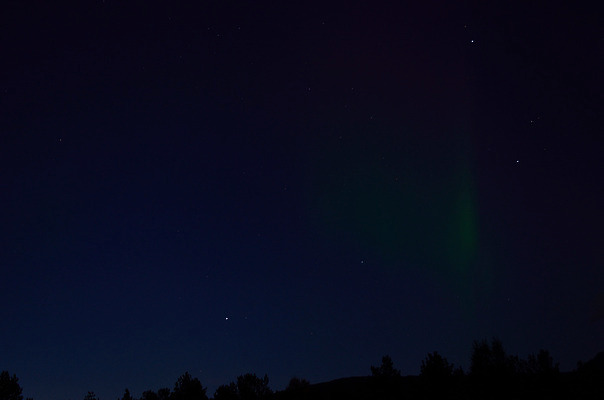 포토 JPG 해외이미지 나무 구름 계절 유럽 별 자연 하늘 산 노르웨이 풍경 사람없음 야외 초록색 파란색 빛 컬러풀 반사 보라색 검은색 어둠 활발 추위 달 가을 원형 황무지 입자 야간 숲 북극 달빛 제비꽃 조경 은하계 문학 장면 천문학 북쪽 오로라 내추럴 강렬 광 북극해 스칸디나비아 웅장함 현상 더스트파티클 해외202004 해외포토 자연요소 도형 식물 교육 꽃 나라 바다 컬러 컨셉 자연현상 극지방 방향 생태계 파일형식 이미지허브