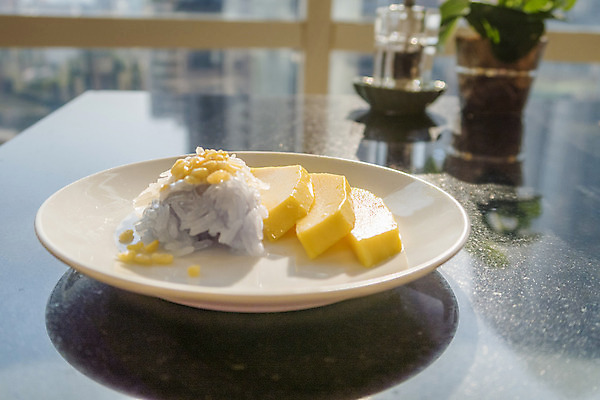 포토 JPG 해외이미지 라이프스타일 문화 음식 잎 다이어트 채소 과일 태국 유리 밥 디저트 콩 바나나 건강 동양인 인종 사람없음 초록색 빛 사진촬영 저녁식사 샐러드 우유 신선 달콤 유기농 코코넛 망고 내추럴 점심식사 대두 어려움 해외202004 해외포토 식물 웰빙 아시아 컬러 재질 유제품 곡류 사람 생활 촬영 식사 맛 열대과일 파일형식 이미지허브