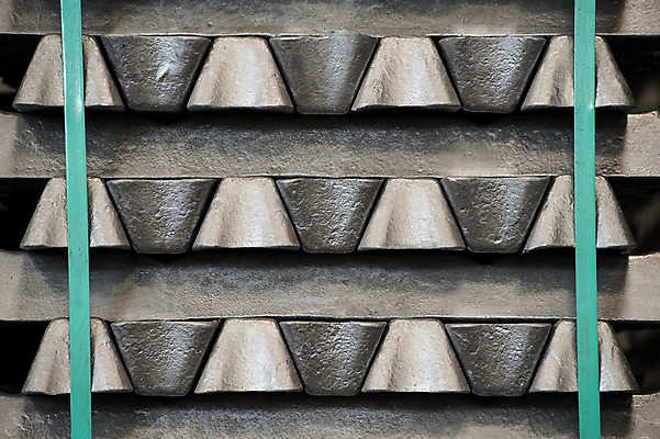 포토 JPG 해외이미지 산업 비즈니스 공장 사람없음 옆모습 쌓기 금속 장비 바 원형 거친 제조 은색 냄비 주식 다발 보따리 부식 상업 금괴 덩어리 놋쇠 알루미늄 용접 용접공 콘크리트 해외202004 해외포토 도형 직업 뷰포인트 컬러 공업 모션 재질 금융 황금 솥 파일형식 이미지허브