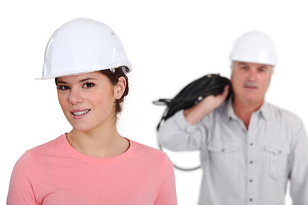 포토 JPG 해외이미지 백인 여자 분홍색 백그라운드 2 회사 사업가 노동자 갈색머리 미소 20대 두명 전선 흰색 감독 헬멧 묶기 슛 개암나무 건축업자 견습생 견습기간 해외202004 해외포토 서양인 나무 직업 헤어스타일 건축 컬러 비즈니스 모션 표정 사람 청년 보호장비 파일형식 이미지허브