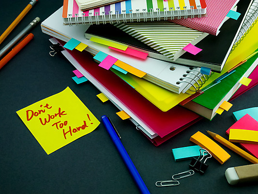 포토 JPG 해외이미지 교육 종이 문장 비즈니스 텍스트 학교 휴식 건강 피곤 사람없음 책 단어 스터디 사무실 쌓기 정보 잠 업무 메시지 끝 인쇄 책상 오브젝트 보고서 준비 문서 파일 폴더 과제 단절 보관소 헬프 해외202004 해외포토 문자 가구 컨셉 모션 학습 작업 도움 저장 파일형식 이미지허브