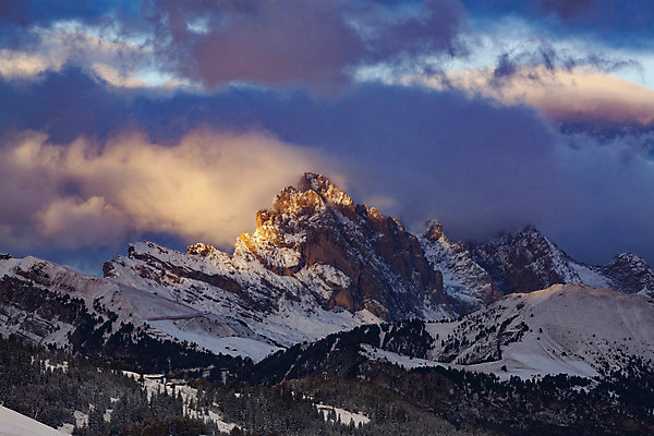 포토 JPG 해외이미지 나무 계절 공원 유럽 여행 백그라운드 겨울 자연 하늘 휴가 산 파노라마 국립공원 풍경 사람없음 야외 파란색 여행객 마을 계곡 놀람 이탈리아 하이킹 추위 가을 보트 숲 휴양지 알프스 완벽 절정 눈내림 해외202004 해외포토 식물 공공시설 감정 나라 컬러 컨셉 배_교통 레저 눈_날씨 촬영기법 표정 사람 장소 생태계 파일형식 이미지허브