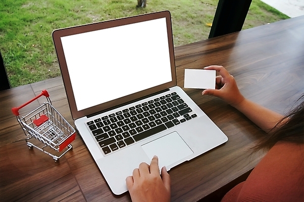 포토 JPG 해외이미지 직업 손 남자 컨셉 인터넷 비즈니스 통신 탁자 모바일 주택 실내 관리 사람 사람없음 금융 노트북 쇼핑 컴퓨터 사무실 세일 우주 스크린 공책 웹 업무 비즈니스맨 네트워크 신용카드 시장 구매 연결 무선전화기 스마트 상업 온라인 마케팅 프리랜서 해외202004 해외포토 가구 문구용품 내부 건물 신체부위 경제 전자제품 작업 직장인 전화기 파일형식 이미지허브