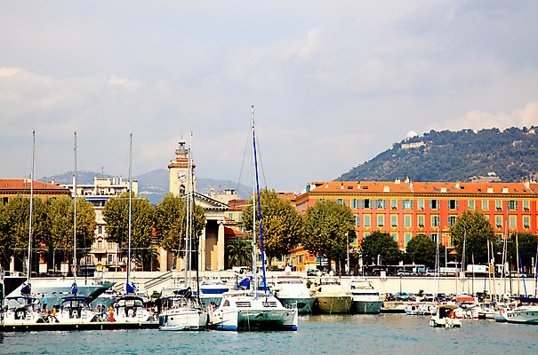 포토 JPG 해외이미지 유럽 바다 여행 요트 하늘 휴가 항해 사람없음 빨간색 물 파란색 노란색 항구 맑음 프랑스 도시 만 보트 지중해 만족 돛대 프랑스어 옛날 프로방스 해외202004 해외포토 자연요소 문자 감정 나라 컬러 배_교통 교통시설 날씨 파일형식 이미지허브