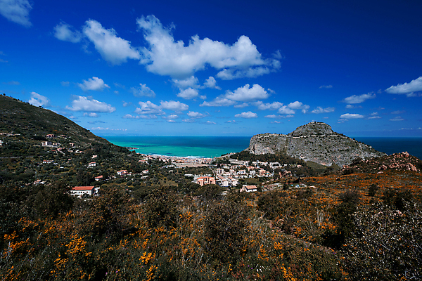 포토 JPG 해외이미지 구름 바다 섬 산 풍경 사람없음 물 컬러풀 마을 이탈리아 산책로 도시 만 크리스탈 지중해 언덕 타운 옛날 터키석 해외202004 해외포토 자연요소 유럽 길 컬러 광석 보석 파일형식 이미지허브