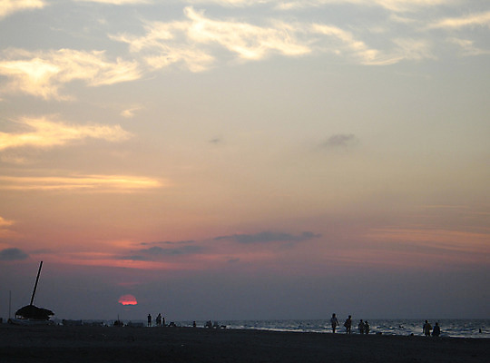 포토 JPG 해외이미지 구름 실루엣 선 분홍색 오렌지 하늘 사람없음 파란색 컬러풀 태양 평화 걷기 어둠 침묵 황혼 일몰 놀람 광선 끝 야간 내추럴 종료 해외202004 해외포토 자연요소 감정 컬러 컨셉 과일 모션 촬영기법 표정 노을 소리 파일형식 이미지허브