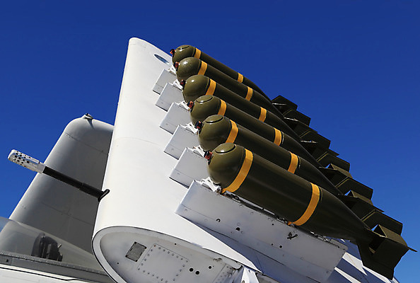 포토 JPG 해외이미지 무기 날개 하늘 비행기 군대 사람없음 초록색 폭발물 폭탄 6 공군 군용 싸움 전쟁 제트기 대포 대패 해외202004 해외포토 컬러 항공교통 모션 대중교통 숫자 파일형식 이미지허브